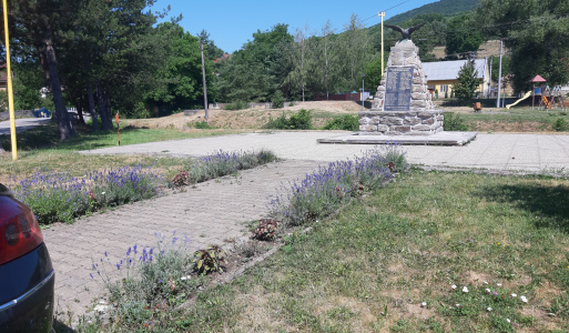 kvetinová výzdoba v obci jún 2022 