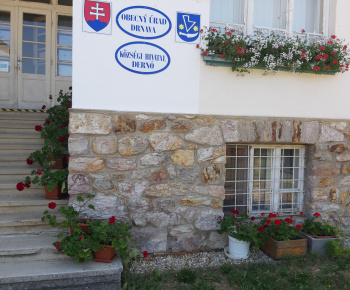 kvetinová výzdoba v obci jún 2022