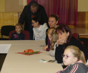 Predvianočné posedenie - Karácsonyi kézműves foglalkozás 